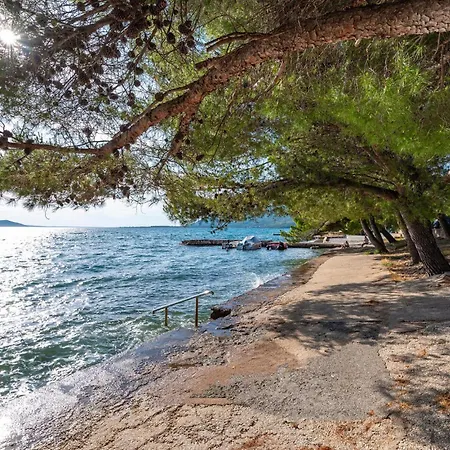Amazing In With Wifi Apartman Rovanjska