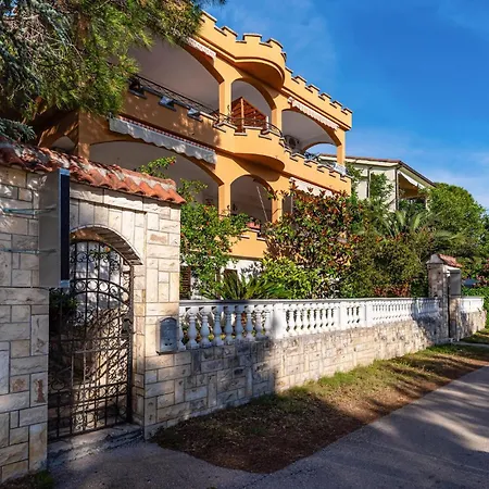 1 Bedroom In * Рованьска