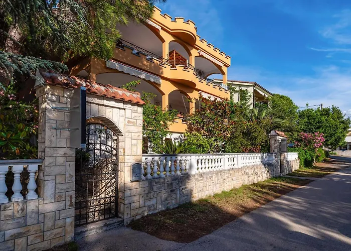 1 Bedroom In * Рованьска